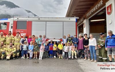 Der Kindergarten zu Besuch bei der Feuerwehr