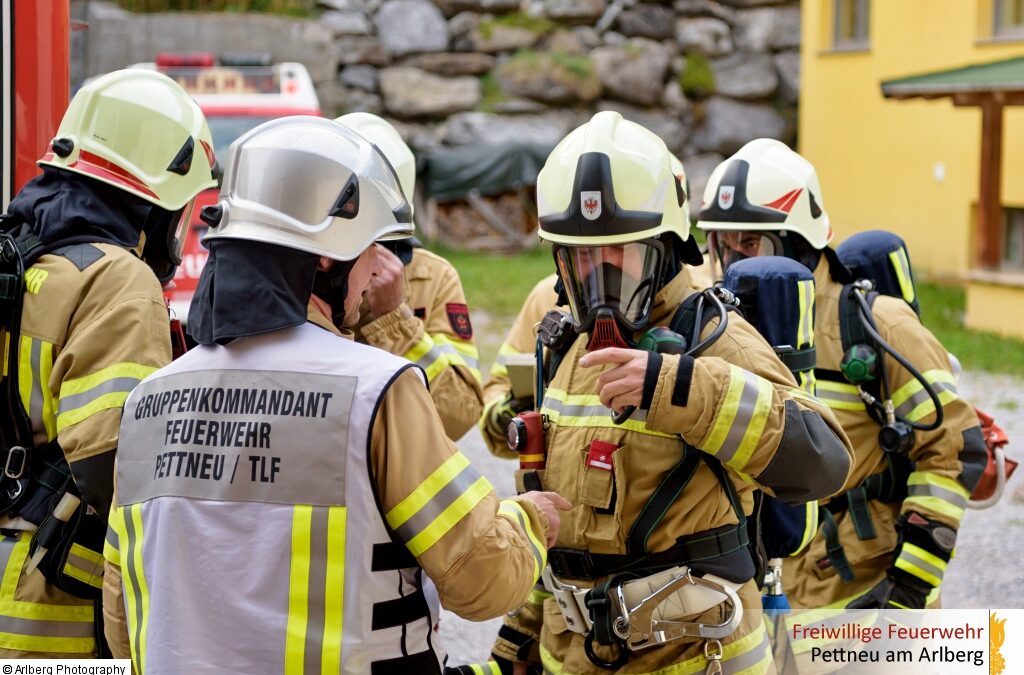 Gemeinschaftsübung der Feuerwehren Pettneu und Schnann