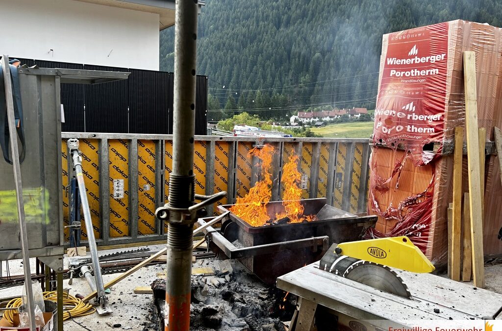 Brandeinsatz Kleinobjekt im/am Gebäude