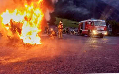 Einsatzübung mit Verkehrsunfall und Folgeeinsatz „PKW-Brand“