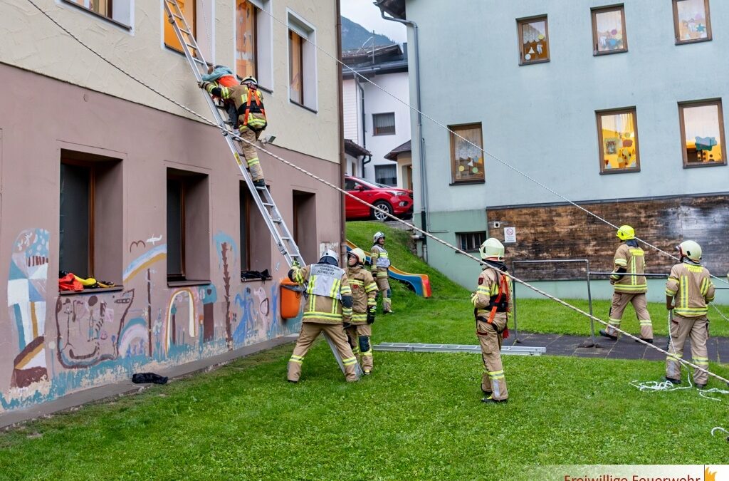 Räumungsübung an der Volksschule Pettneu zum Schulbeginn