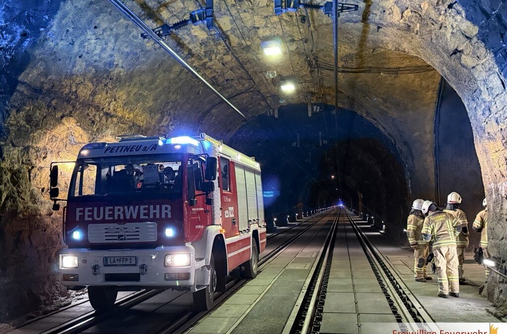 Großübung im Arlbergtunnel – Trafobrand mit Verkehrsunfall