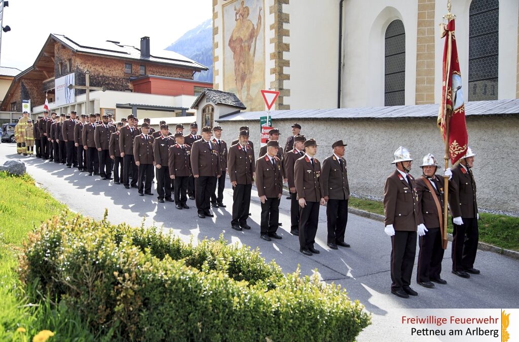 Florianifeier der Freiwilligen Feuerwehr Pettneu