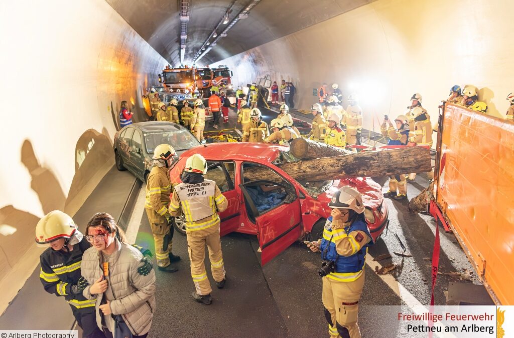 Tunnelübung auf der S16 im Pettneuer Tunnel